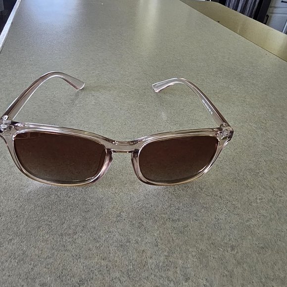 Classic trendy sun glasses with 100% UV protection main image 12